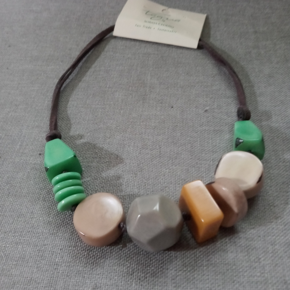 Multicolor geometric puzzle necklace